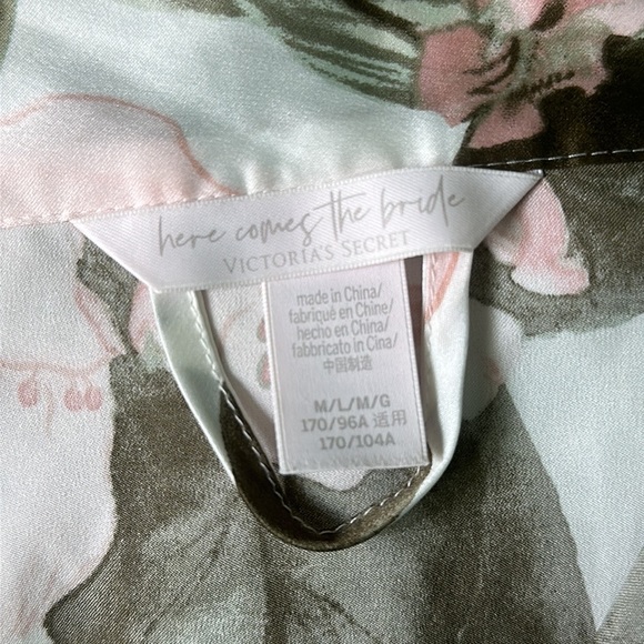 👰♀️Victoria’s Secret Bride Robe👰♀️ - Picture 8 of 8